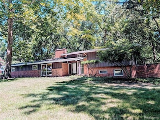4987 Malibu Dr, Bloomfield Hills, MI 48302