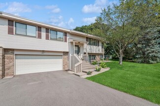 11817 Undercliff St NW, Coon Rapids, MN 55433