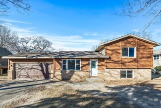 569 Arrowhead Dr, Circle Pines, MN 55014