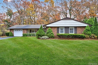 25 Shelbourne Ln, Stony Brook, NY 11790