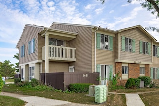 14 Fernwood Dr Unit B, Bolingbrook, IL 60440