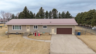 519 9th St, Edgeley, ND 58433