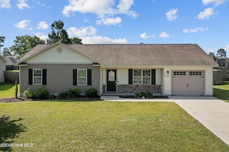 404 Bristol Ln, Hubert, NC 28539