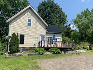 46 Windsor St, Randolph, ME 04346