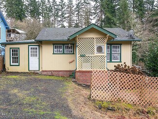 179 NE 6th St, Toledo, OR 97391