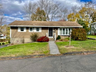 124 Plainfield Dr, Oakville, CT 06779