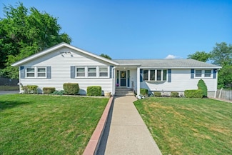 48 Hollis St, Randolph, MA 02368