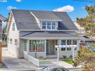 321 3rd Ave, Seaside, OR 97138