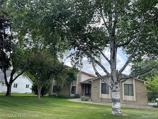5408 Vincennes Dr, Bloomfield Hills, MI 48302