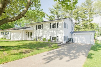 418 Neva Place, West Burlington, IA 52655