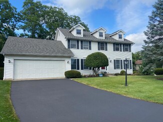 3808 Waxwing Ct, Valparaiso, IN 46383