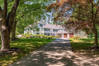 98 Sweet Hill Rd, Plaistow, NH 03865