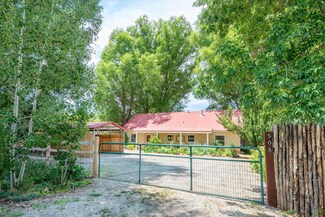 508 Dolan St, Taos, NM 87571