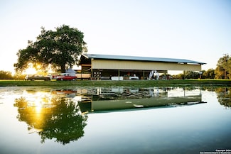 804 County Road 6612, Devine, TX 78016