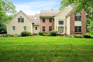 26 Coventry Ln, Avon, CT 06001