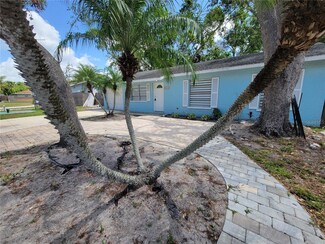 303 64th St NE, Bradenton, FL 34208
