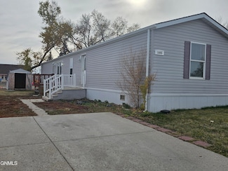 1005 27th St W, Williston, ND 58801