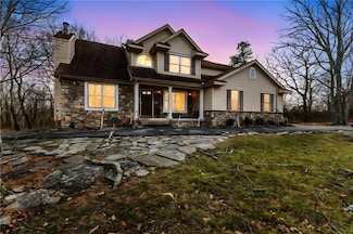 606 Mallard Ln, Bushkill, PA 18324
