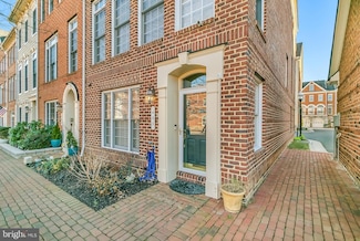 468 Ferdinand Day Dr, Alexandria, VA 22304