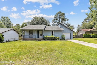 104 Bruce Ln, Spring Lake, NC 28390
