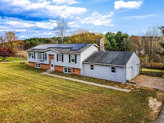 417 Dugg Hill Rd, Woodstock, CT 06281