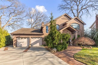 796 Hancock Ave, Franklin Square, NY 11010