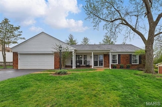348 Providence Rd, Ballwin, MO 63011