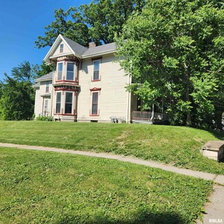 427 E 14th St, Davenport, IA 52803