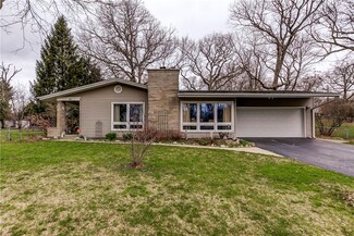 42 Green Oak Dr, Decatur, IL 62526
