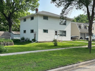 916 5th Ave N, Moorhead, MN 56560