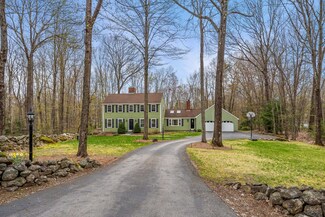 11 Canary Ln, Bedford, NH 03110
