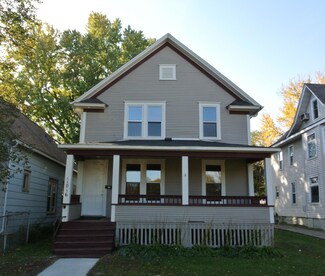 1016 Pacific St, Saint Paul, MN 55106