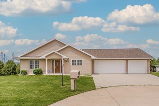 3815 Spring Ct, Waverly, IA 50677