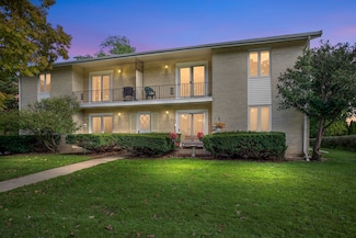 31 Green Oaks Dr Unit B, Crystal Lake, IL 60014