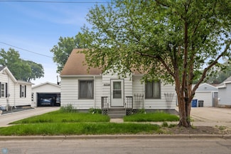 214 14th St N, Moorhead, MN 56560