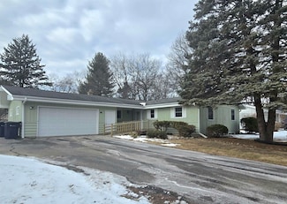 315 Beechwood Dr, Janesville, WI 53548