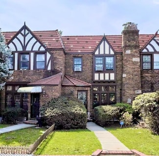 67-42 Ingram St, Forest Hills, NY 11375