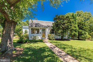 1919 Pimmit Dr, Falls Church, VA 22043