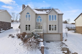 310 Summer Dr, Coraopolis, PA 15108