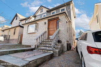 69 Rockland Ave, Staten Island, NY 10306