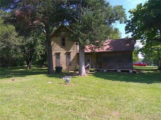 1022 Sycamore St, Humboldt, KS 66748