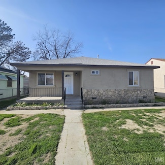 145 T St, Bakersfield, CA 93304