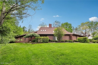 3637 Som Center Rd, Chagrin Falls, OH 44022
