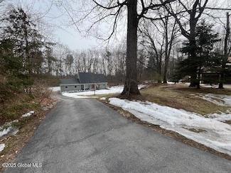 24 Northwood Dr, Ballston Spa, NY 12020