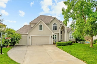 216 NE Hidden Ridge Ln, Lees Summit, MO 64064