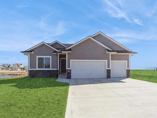 604 Fair View Dr, Dallas Center, IA 50063