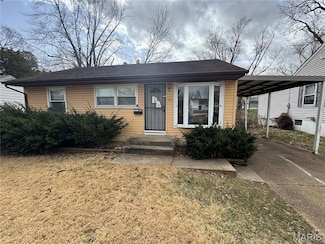 322 Caithness Rd, Saint Louis, MO 63137