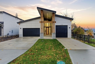 1712 W Toni Rae Dr, Spokane, WA 99218