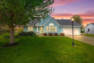1293 Chesterwood Ln, Pewaukee, WI 53072
