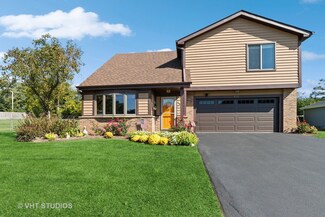 575 Forest View Rd, Lindenhurst, IL 60046